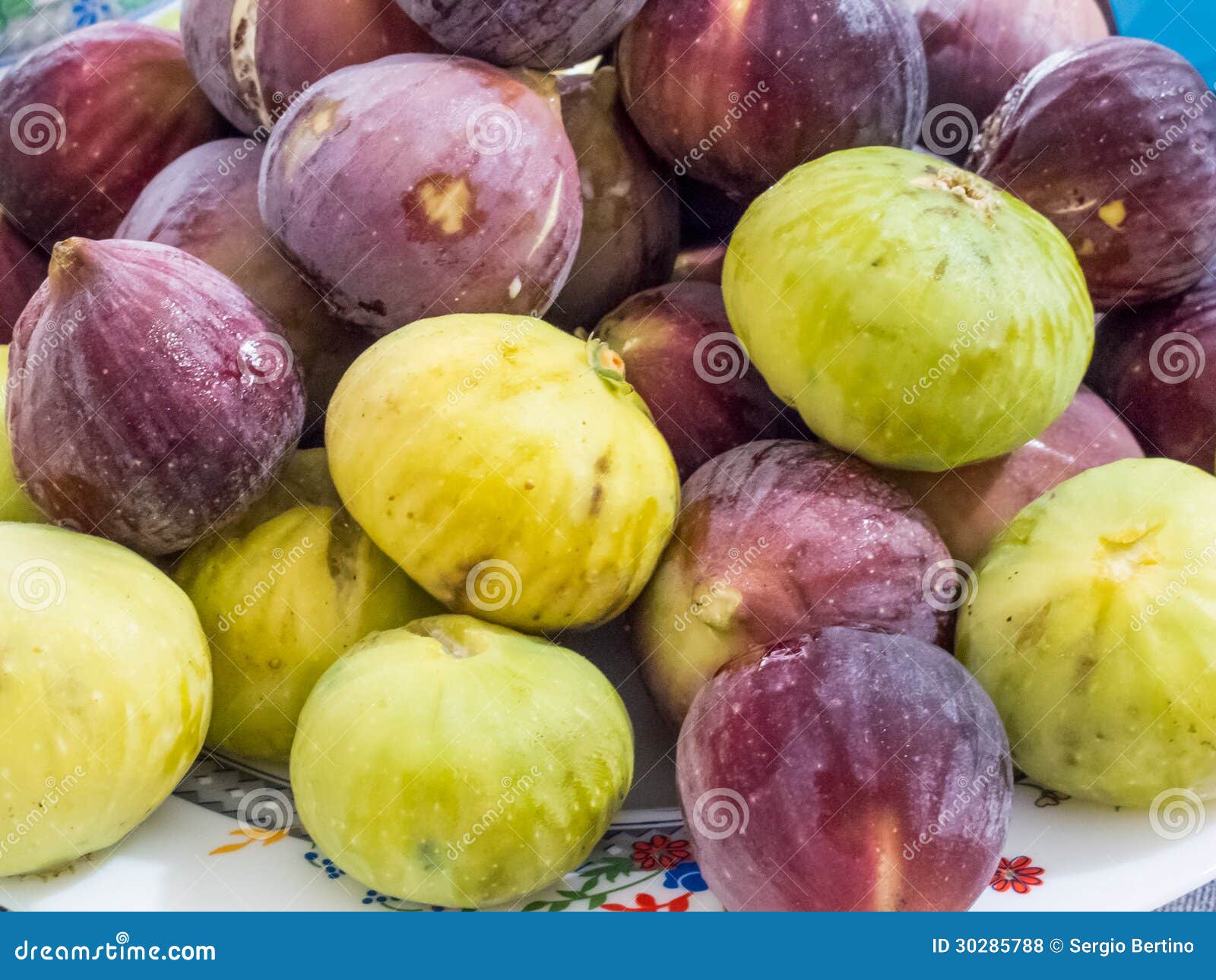 Pile of green and red figs stock photo. Image of pile 30285788