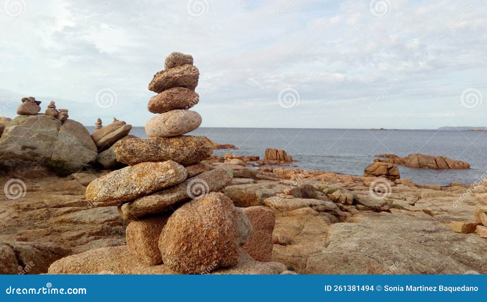 stack stones, apachetas, in the beach izing interne balance