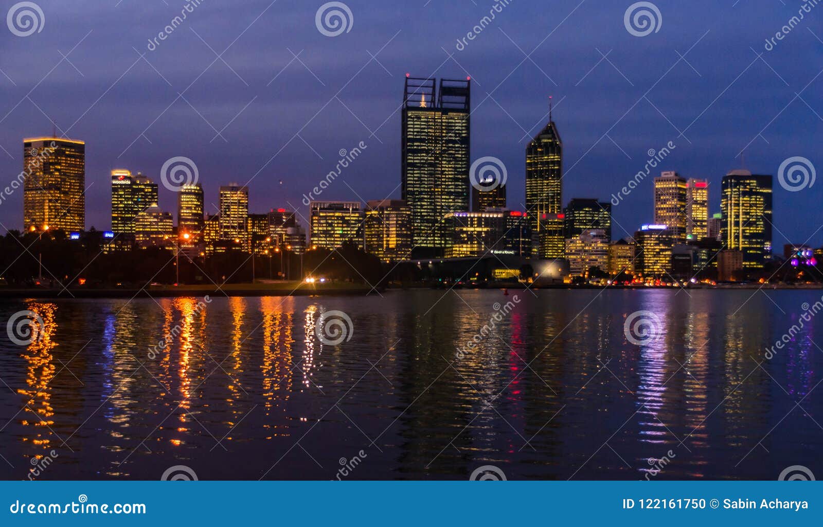 Stadt Nachts Redaktionelles Bild Bild Von Nachts Stadt