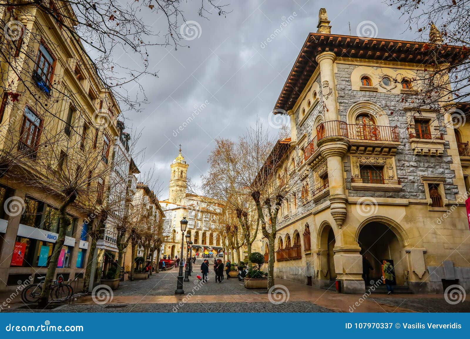 Stadtansicht Vitoria Gasteiz Spanien Redaktionelles Stockfotografie Bild Von Stadtisch Leute 107970337