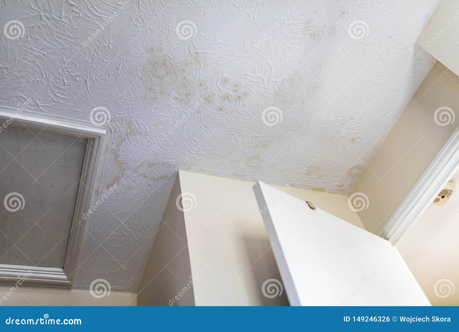stains on the ceiling after water leakage, humidity on wall