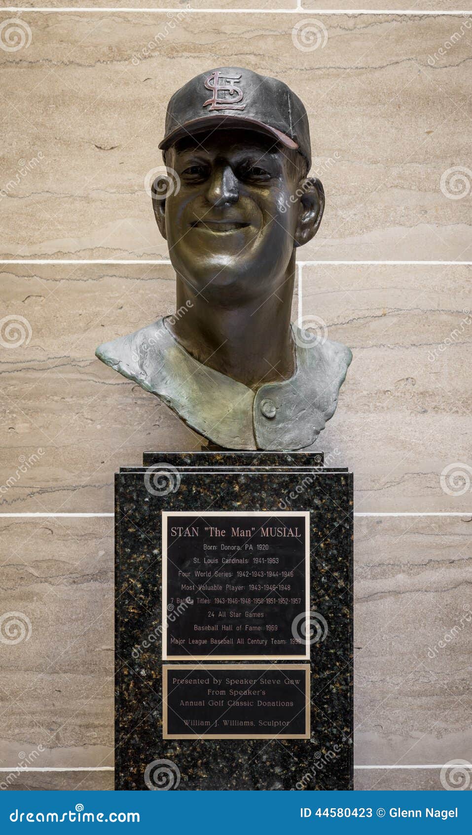Stan Musial statue editorial stock photo. Image of bust - 44580423