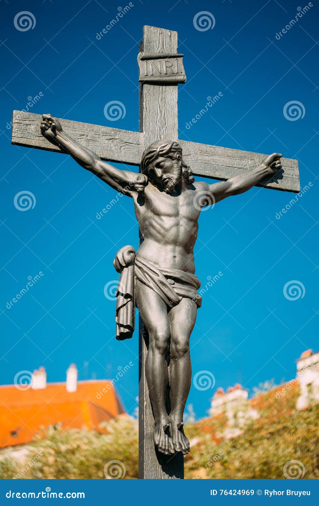Betekenis Van Het Kruis Standbeeld Van Gekruisigde Christus Op Het Kruis in Cesky Krumlov