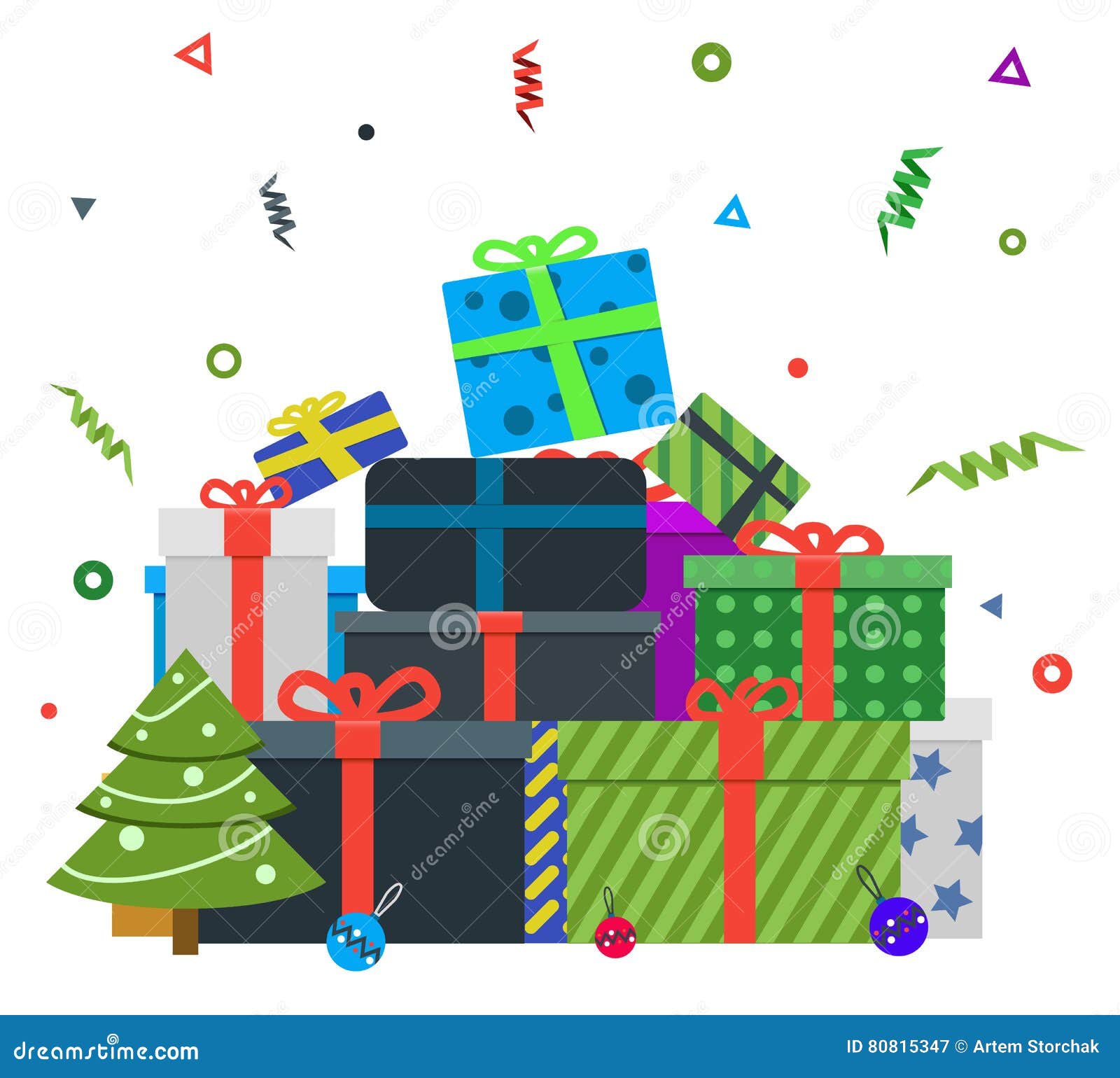Stapel bunte Weihnachtsgeschenke. Geschenkboxen bündeln und Weihnachtsbälle, Süßigkeit, Kerze, Lebkuchenmann Lokalisiert auf Weiß