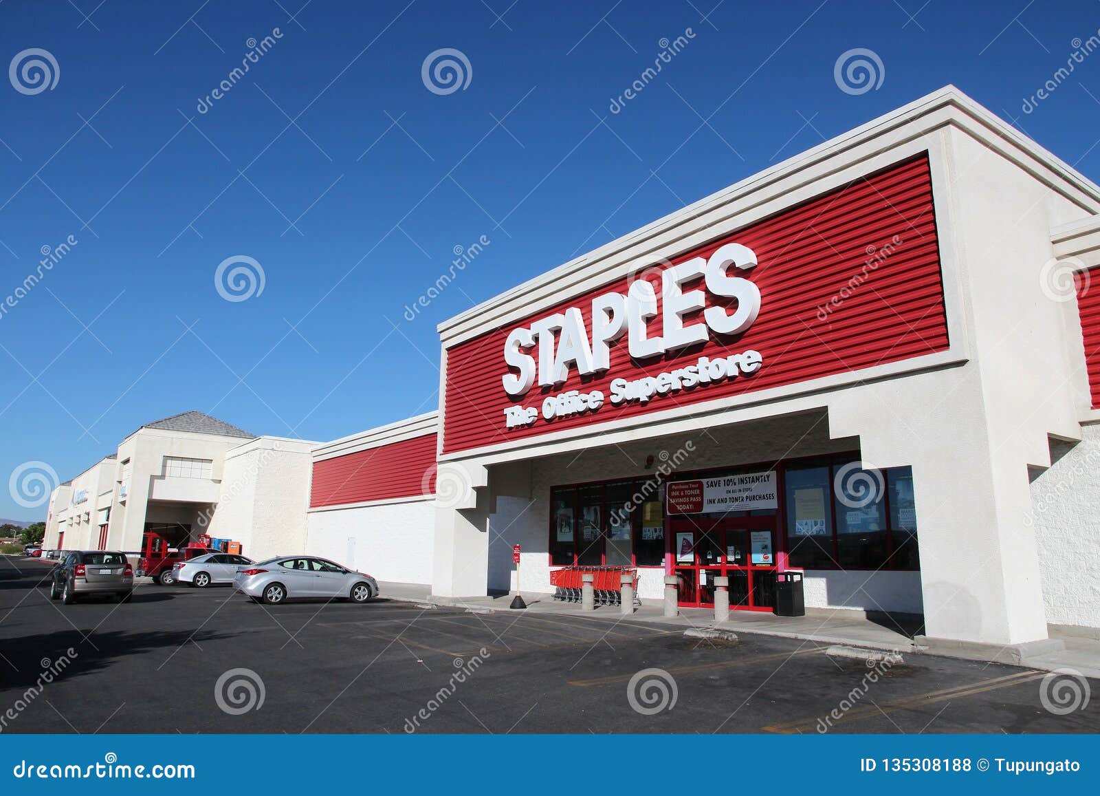 Staples Office Supply Ridgecrest United States April Superstore California Store Chain Has More Than Stores Worldwide 135308188 