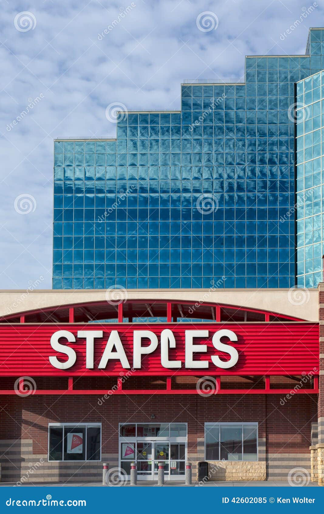 Staples Office Supply Store Bloomington Mn Usa June Exterior Inc Sells Supplies Machines Promotional Products 42602085 