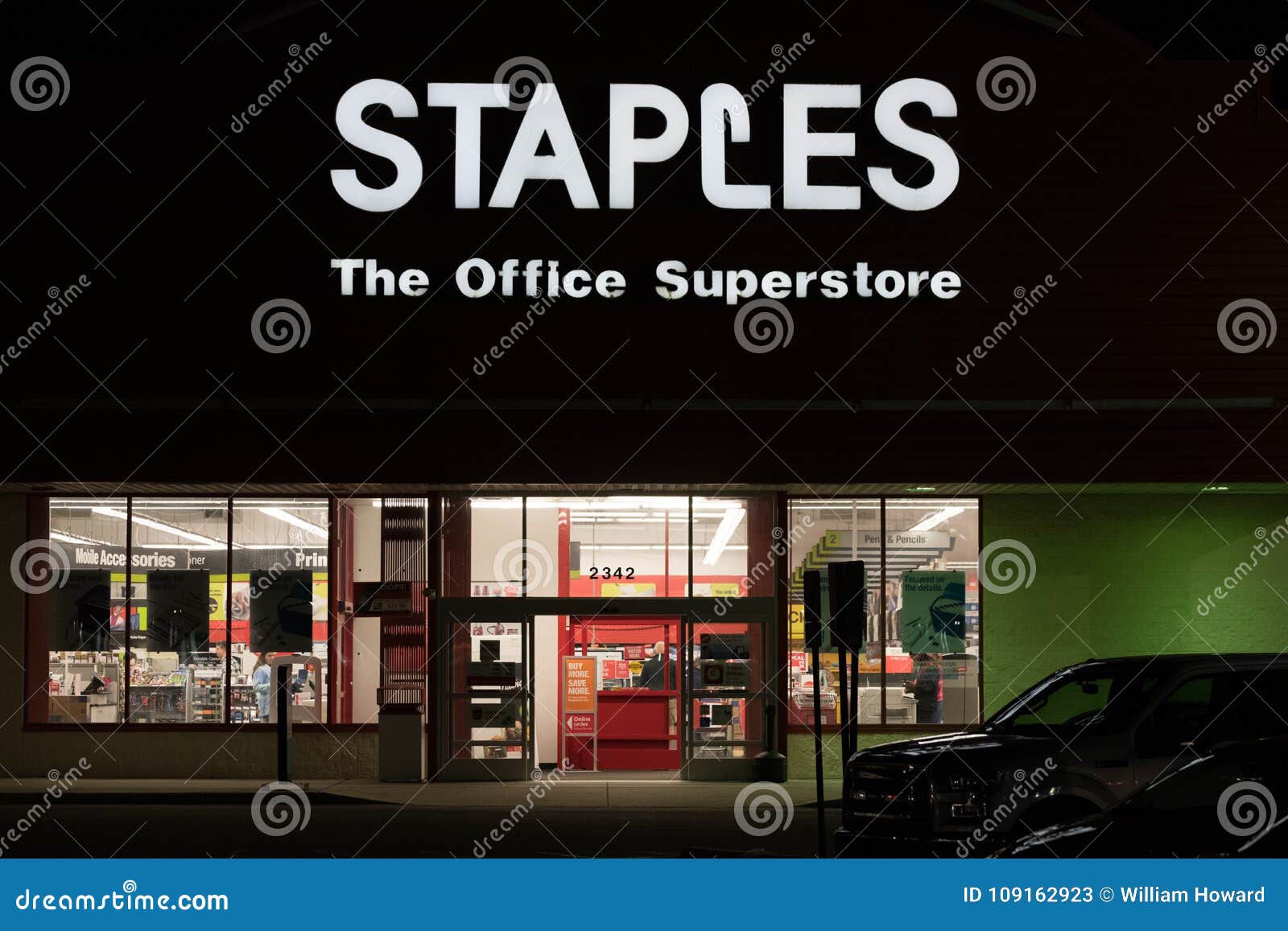 Staples Office Supply Store Entrance Night Wilson Nc January Staples Location Entrance Night Staples Office Supply 109162923 