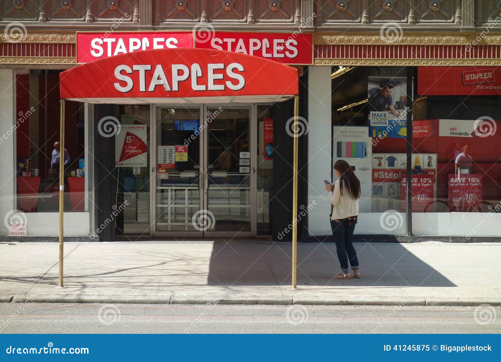 Staples Store West Th Street Midtown Manhattan Inc Office Supply Chain Over Stores Countries 41245875 