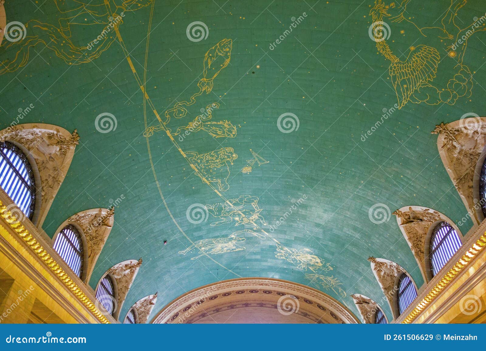 star-sign-painted-at-the-ceiling-of-grand-central-in-new-york-editorial