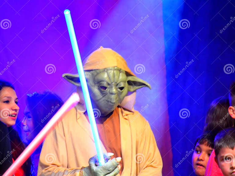 Star Wars Yoda Halloween Parade Editorial Stock Image - Image of celebration, enjoy: 46323474