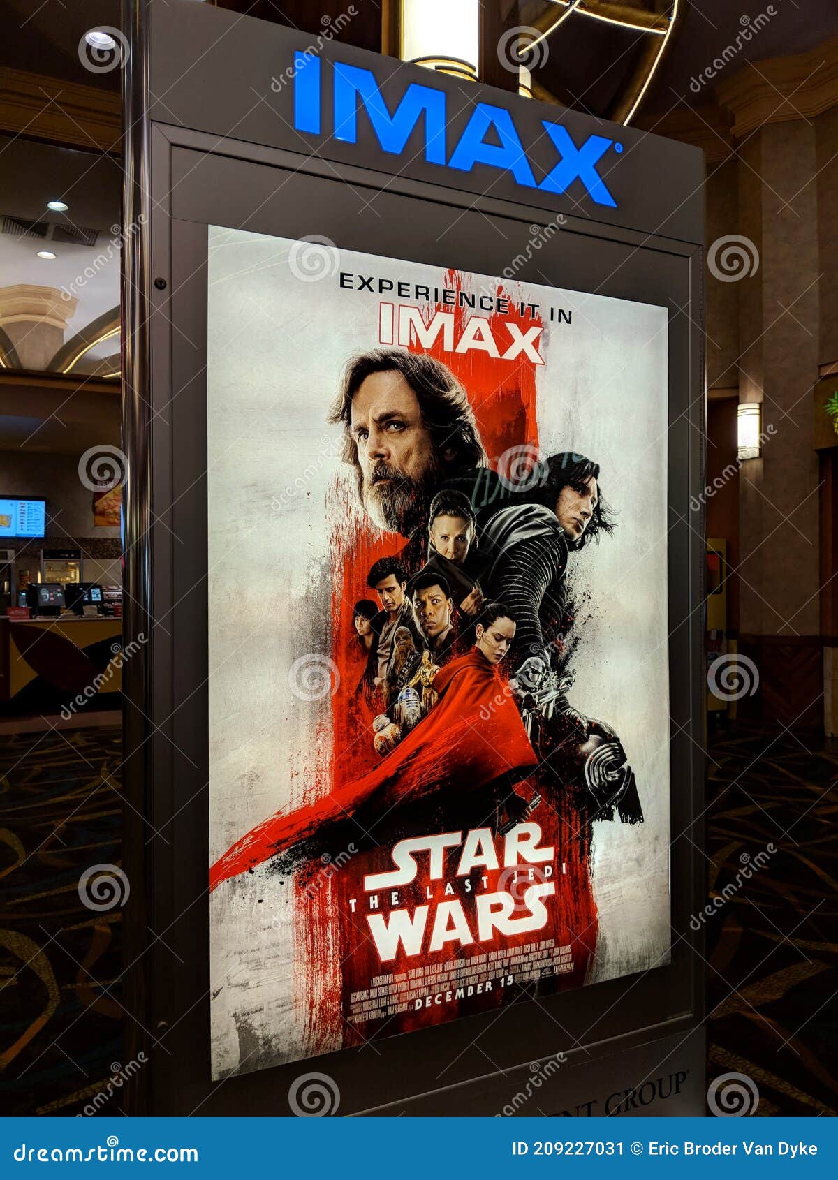 Kalmte nek mot Star Wart De Laatste Jedi Film Poster Imax En De Bioscoop in De Bioscoop  Redactionele Foto - Image of lukken, karakter: 209227031