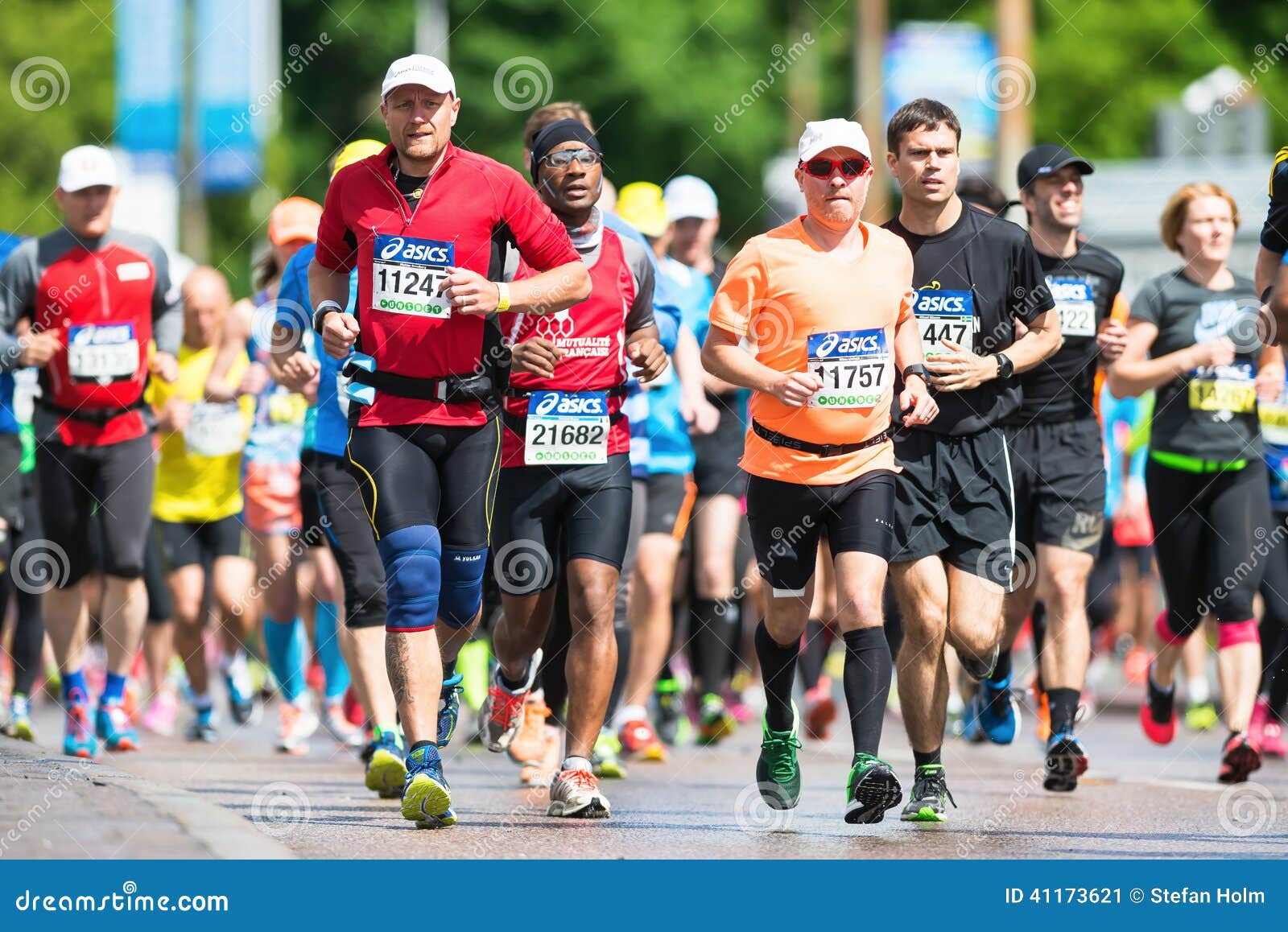 After the Start of the Second Group of ASICS Stockholm Marathon Editorial  Photo - Image of event, maraton: 41173621