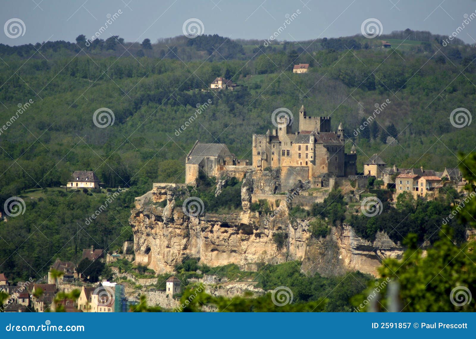 Stary zamek France umieszczone. Grodowa kamienie na France