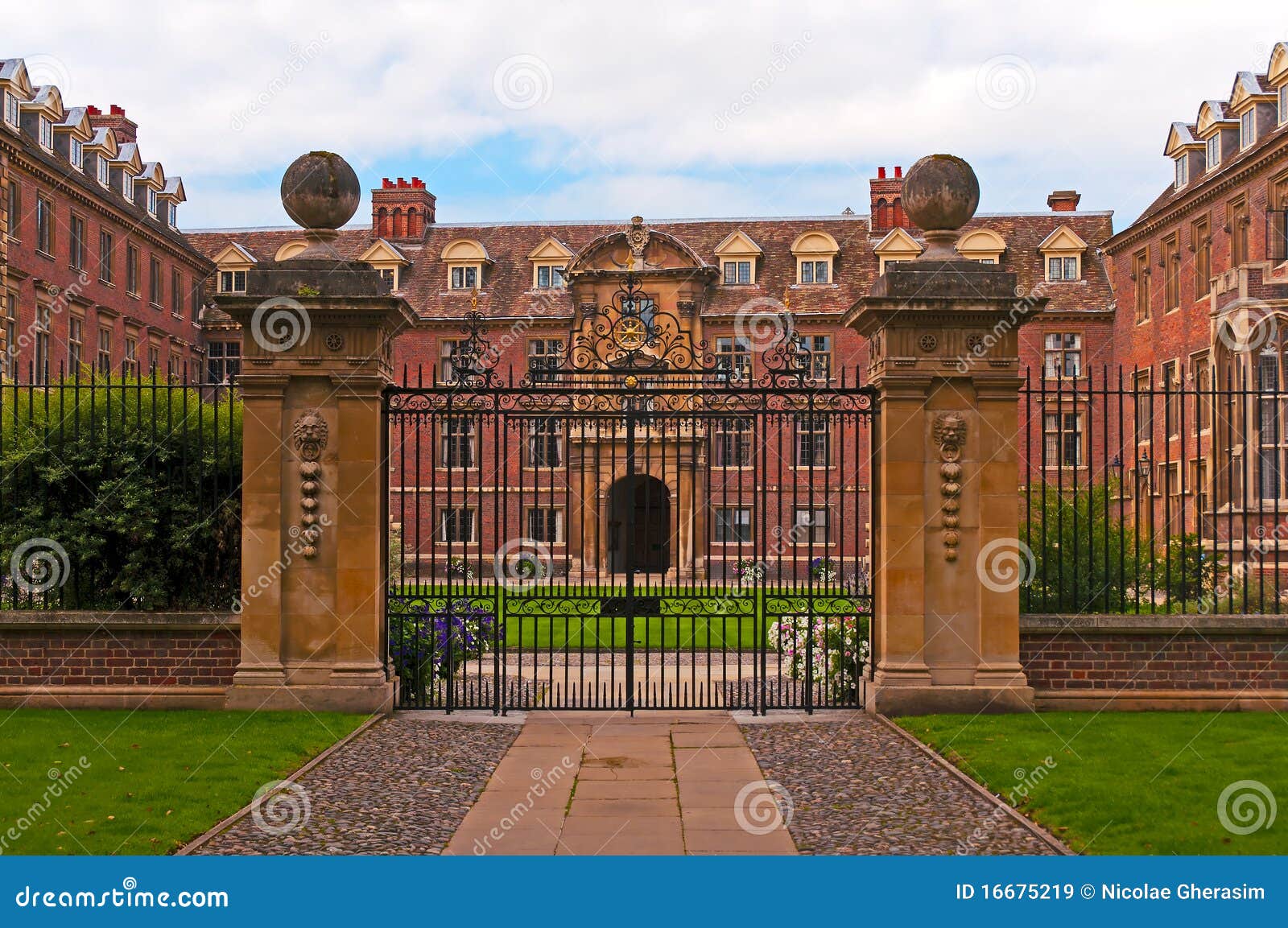 Stately Home And Gate Royalty Free Stock Images - Image: 16675219