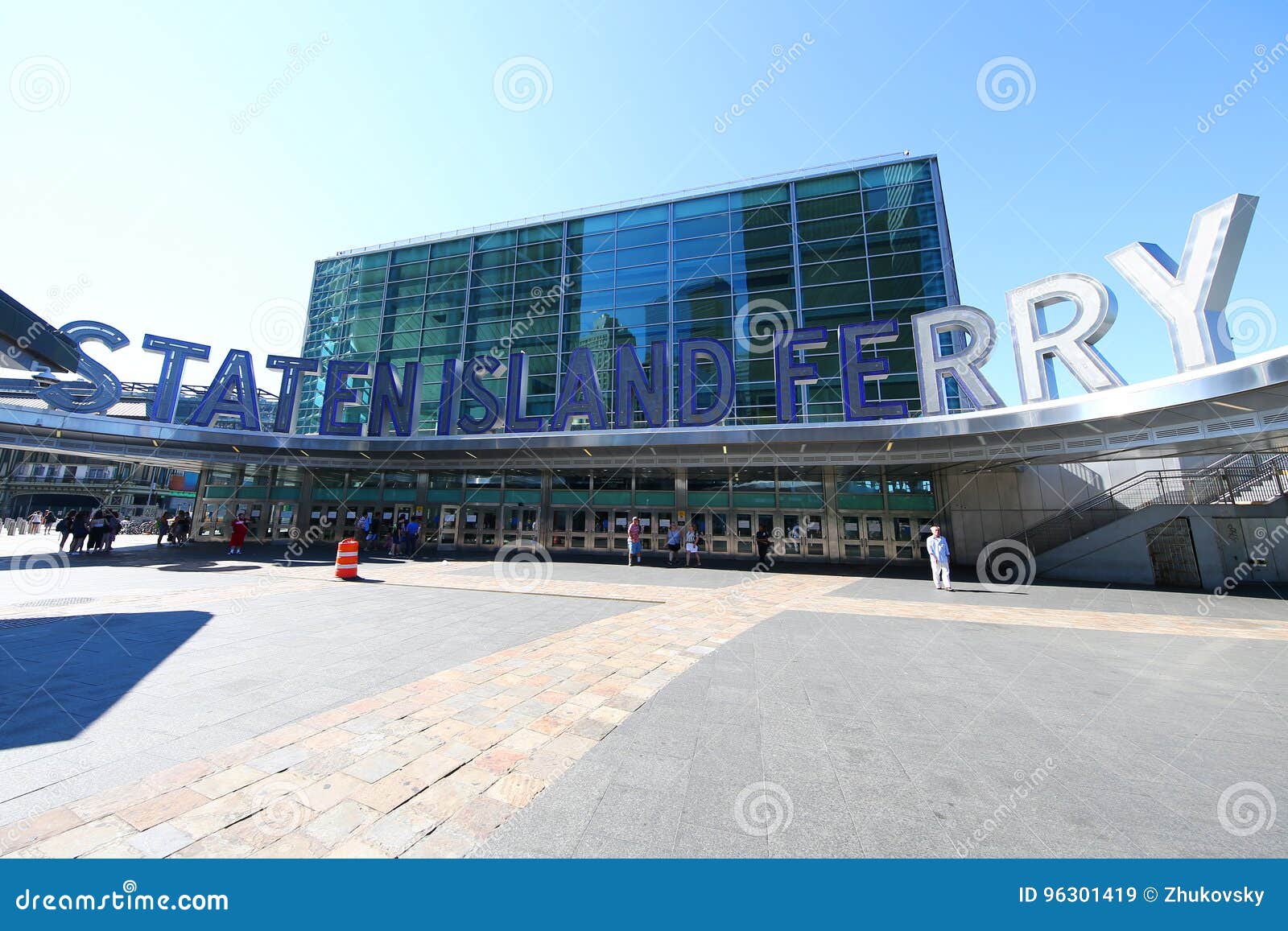 Staten Island Ferry Whitehall Terminal in Lower Manhattan Redactionele ...