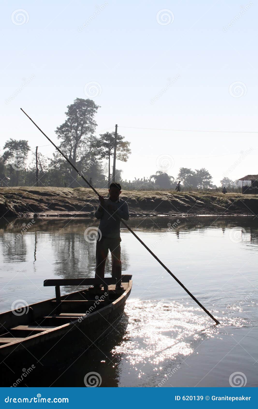 Stationnement national de Chitwan - Népal. Croisement de fleuve près du stationnement national royal de Chitwan au Népal.