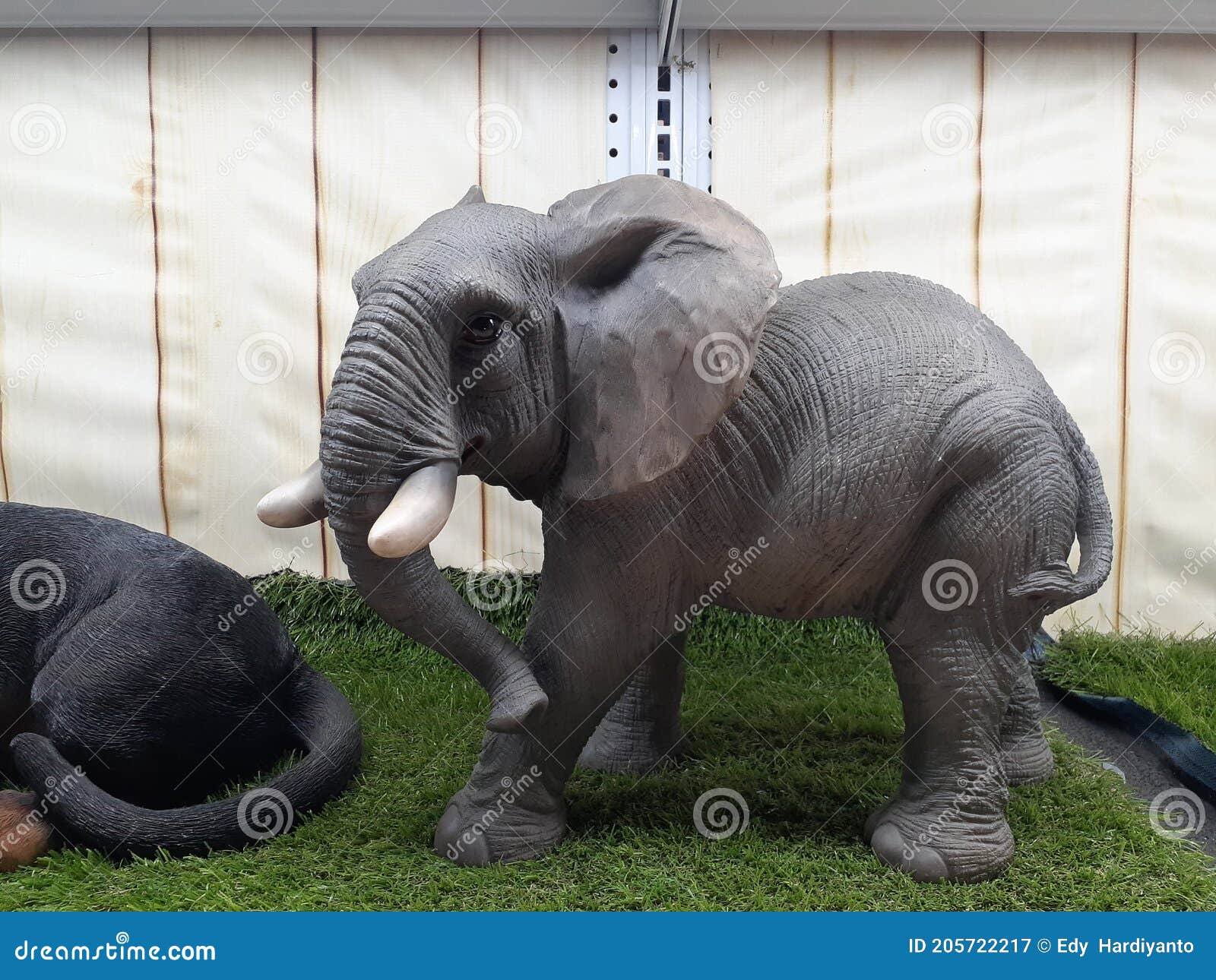 Statuary elephant editorial photography. Image of craft 205722217