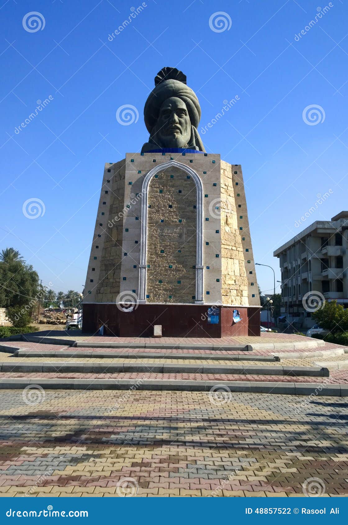statue of abu jaafar al mansour