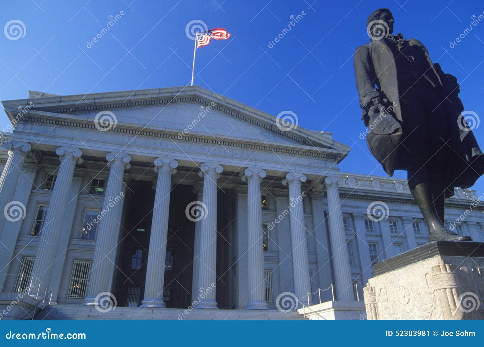 statue of alexander hamilton in front of the united states department of treasury, washington, d.c.