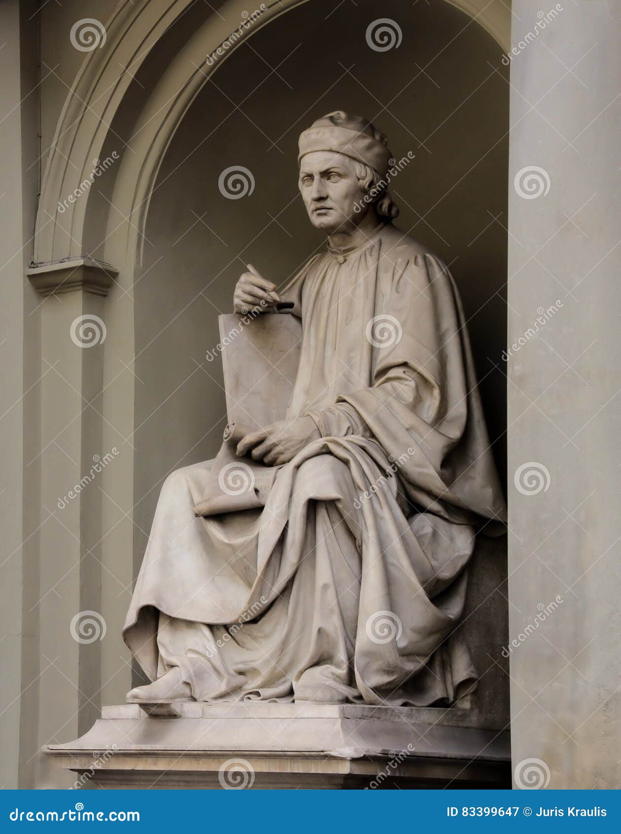 statue of arnolfo di cambio by luigi pampaloni he was a famous italian renaissance architect