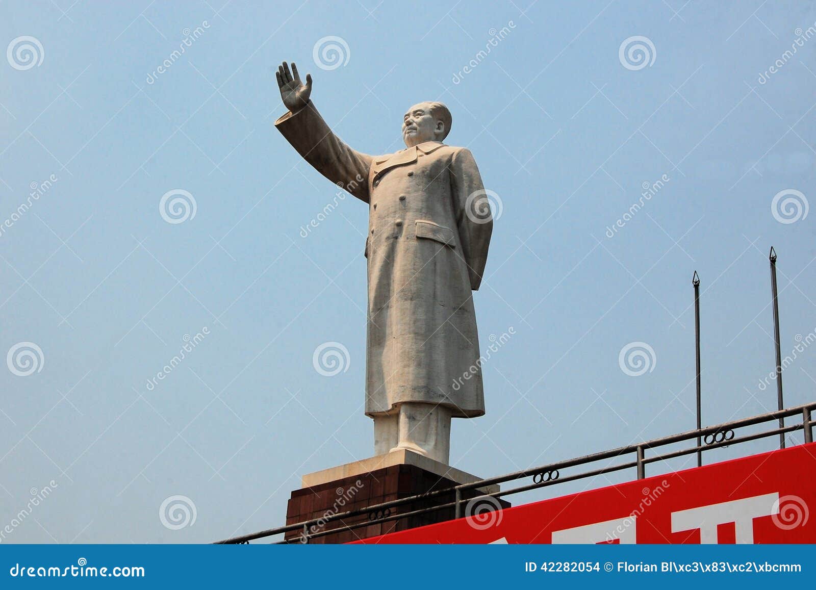 statue of china's former chairman mao zedong