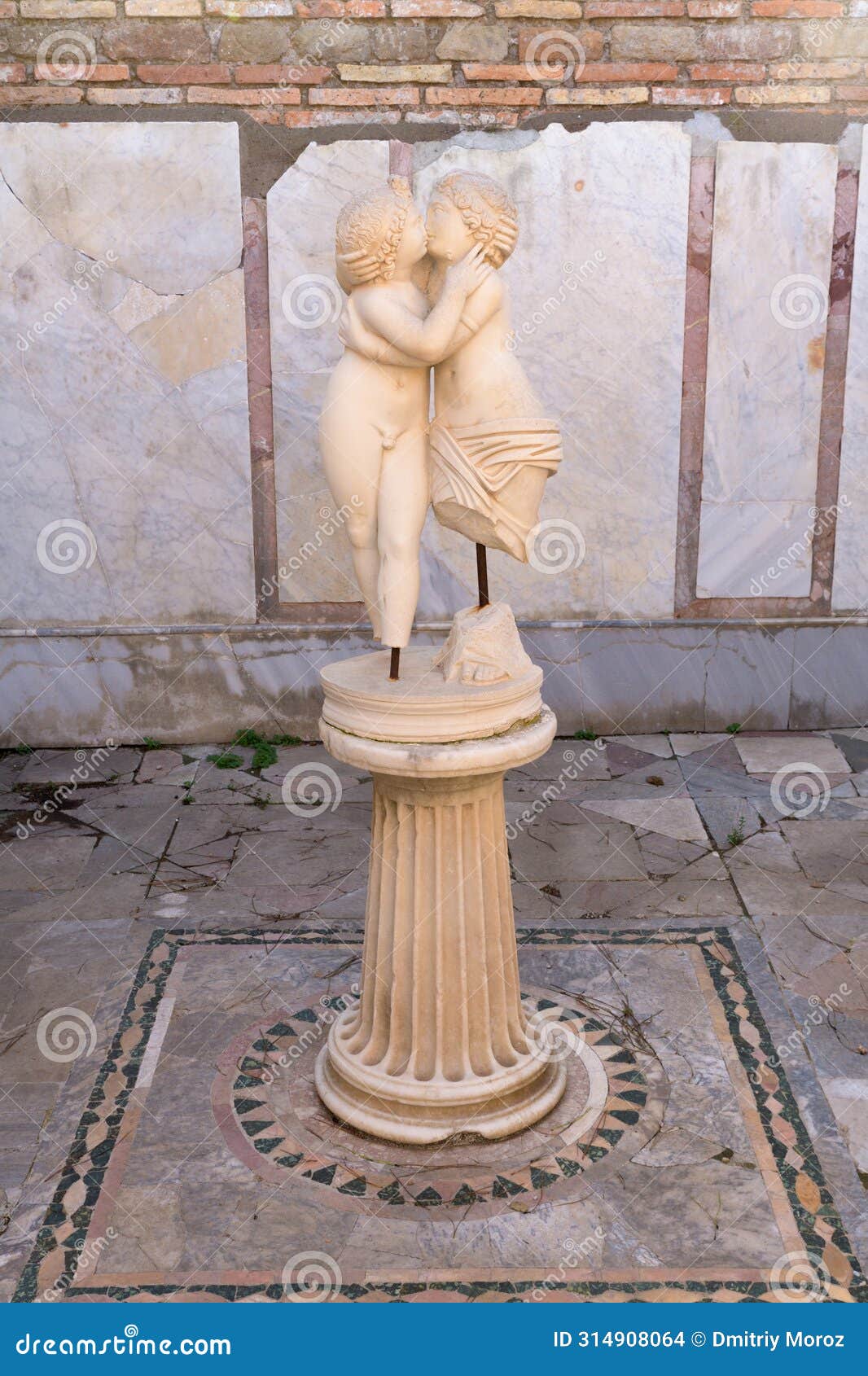 statue of cupido and psyche kissing in ostia antica