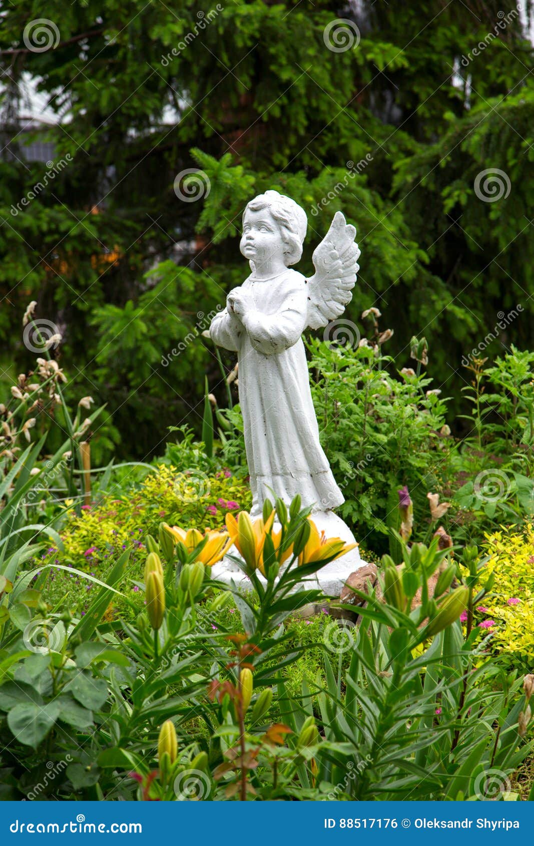 Statue D'ange Dans Le Jardin Photo stock Image du cimetière, vieux 88517176