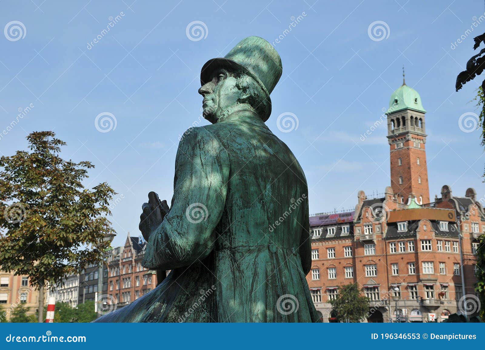 Statue of Danish Writer Hans Christian Andersen on Towhall Sq Editorial ...