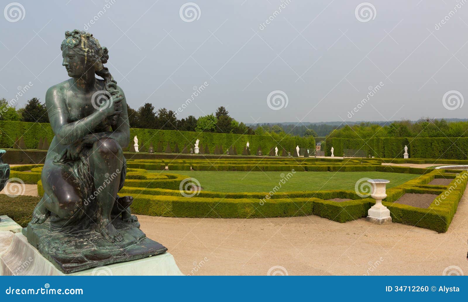 Statue Dans Les Jardins De Versailles Photo stock Image du monument