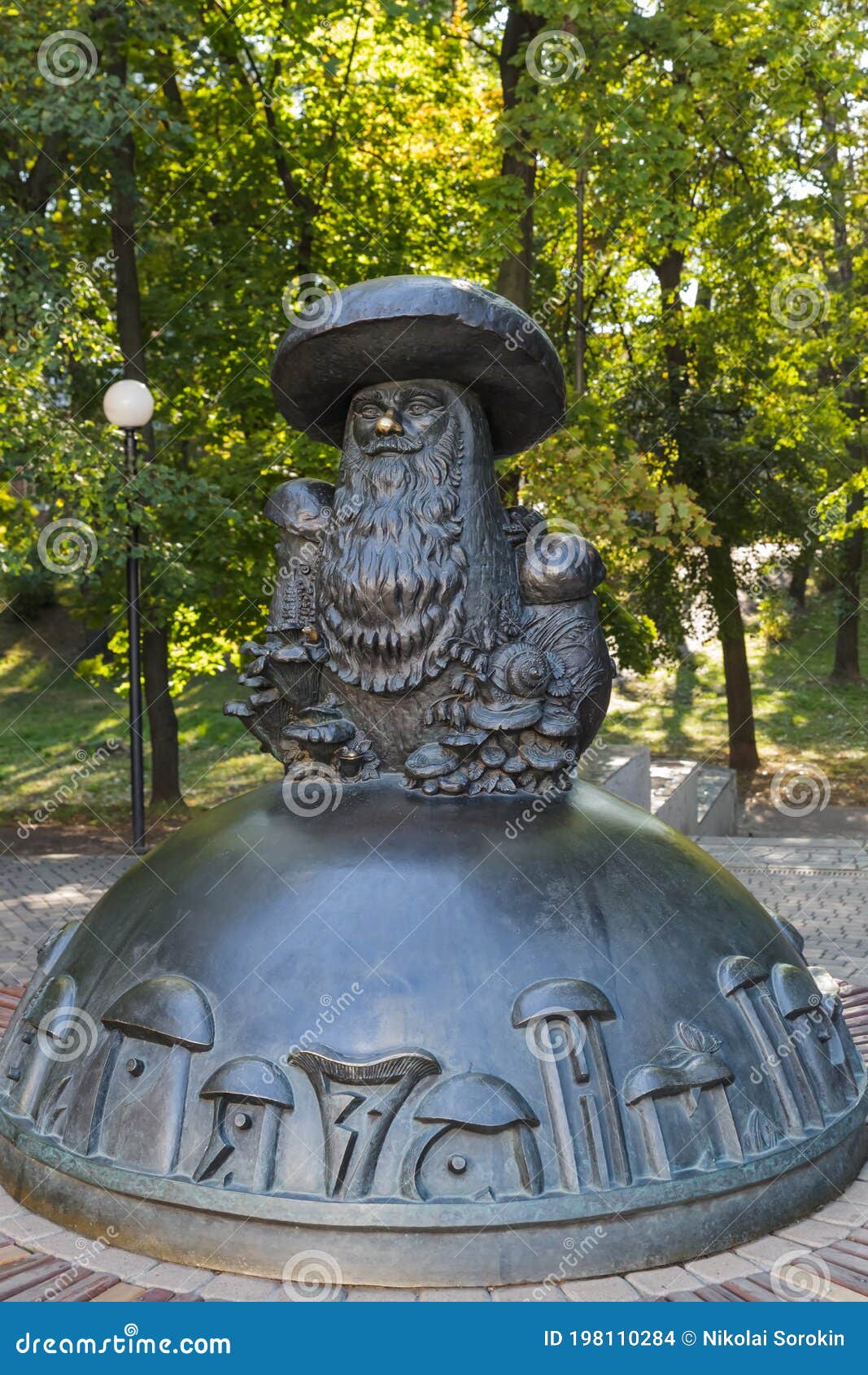 Statue De Champignon Avec Des Yeux De Riazan- En Russie Photo stock - Image  du histoire, sculpture: 198110284