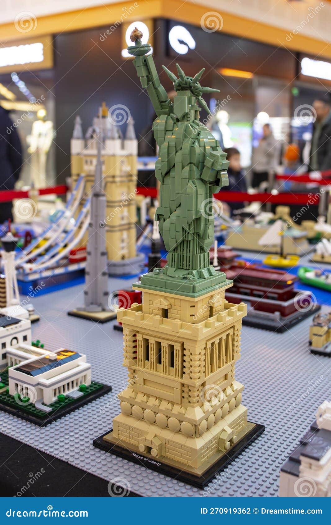 Statue De Liberté En Blocs De Lego Sur Une Exposition De Lego Photographie  éditorial - Image du ville, isolement: 270919362