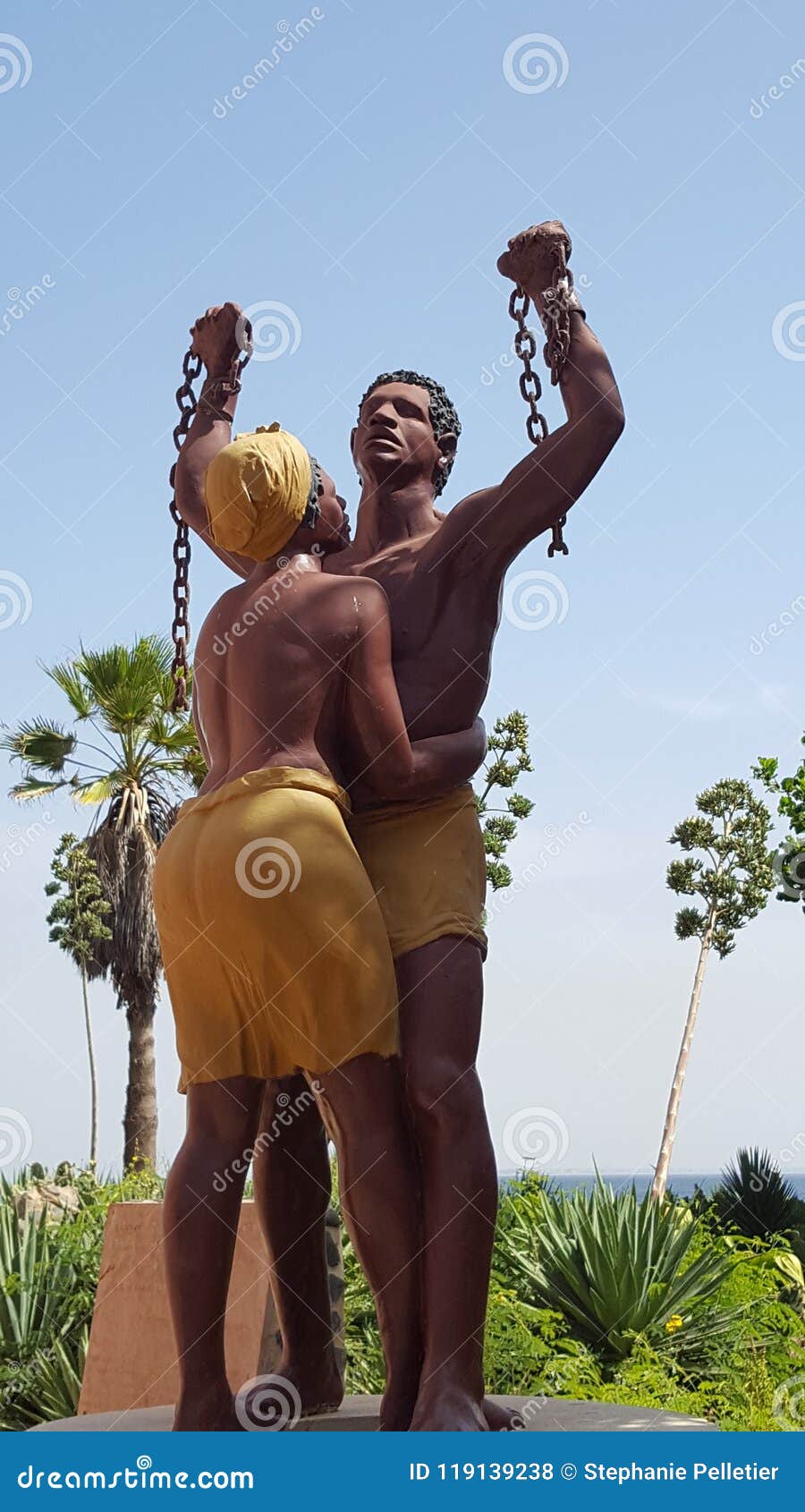 ile de gorée statue