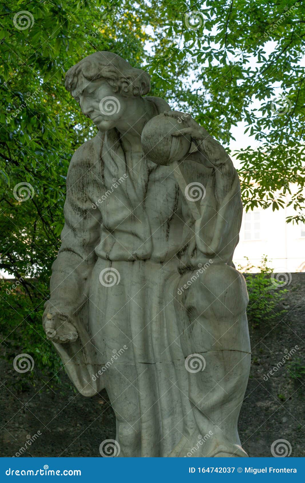 Statue De Nicolas Copernicus A Salzbourg Image Stock Image Du Culturel Patrimoine