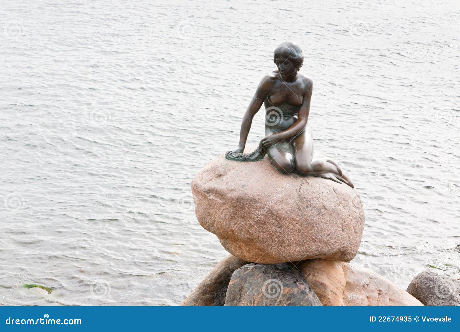 Statue Der Kleinen Nixe in Kopenhagen Redaktionelles Bild - Bild von