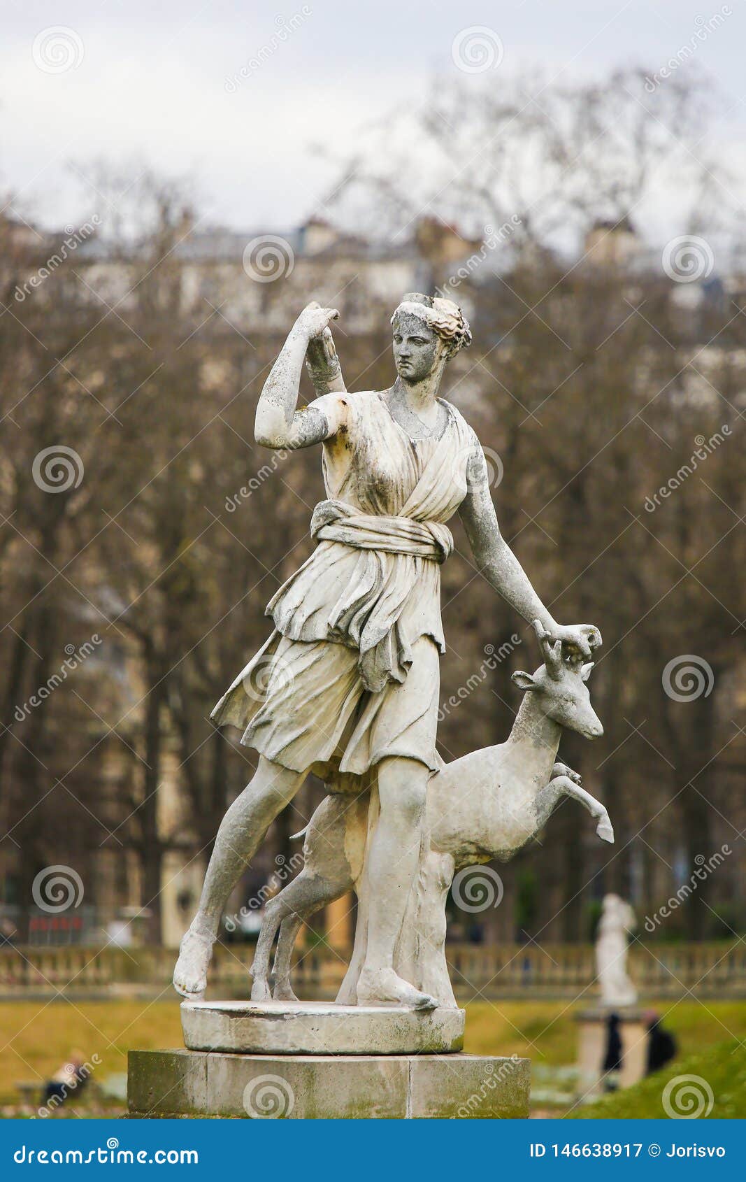 statue-diana-jardin-du-luxembourg-paris-france-roman-goddess-hunt-moon-nature-associated-wild-animals-146638917.jpg