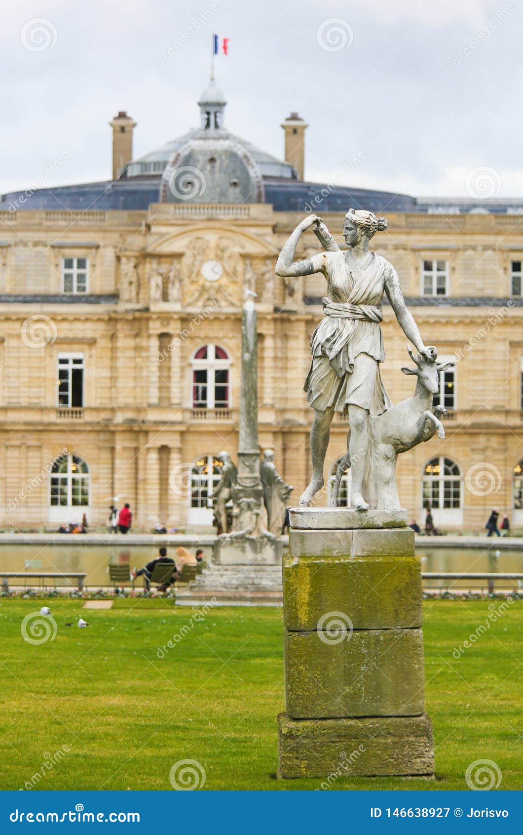 statue of diana in the jardin du luxembourg, paris, france