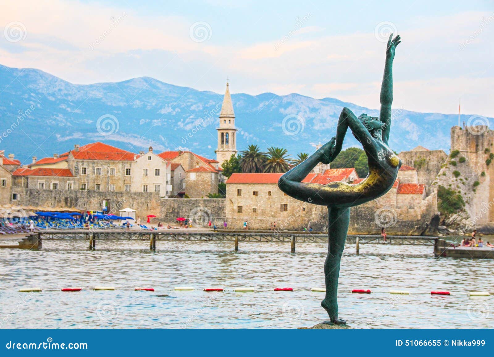 Statue En Bronze D'une Ballerine Sur La Plage De Mogren Budva ...