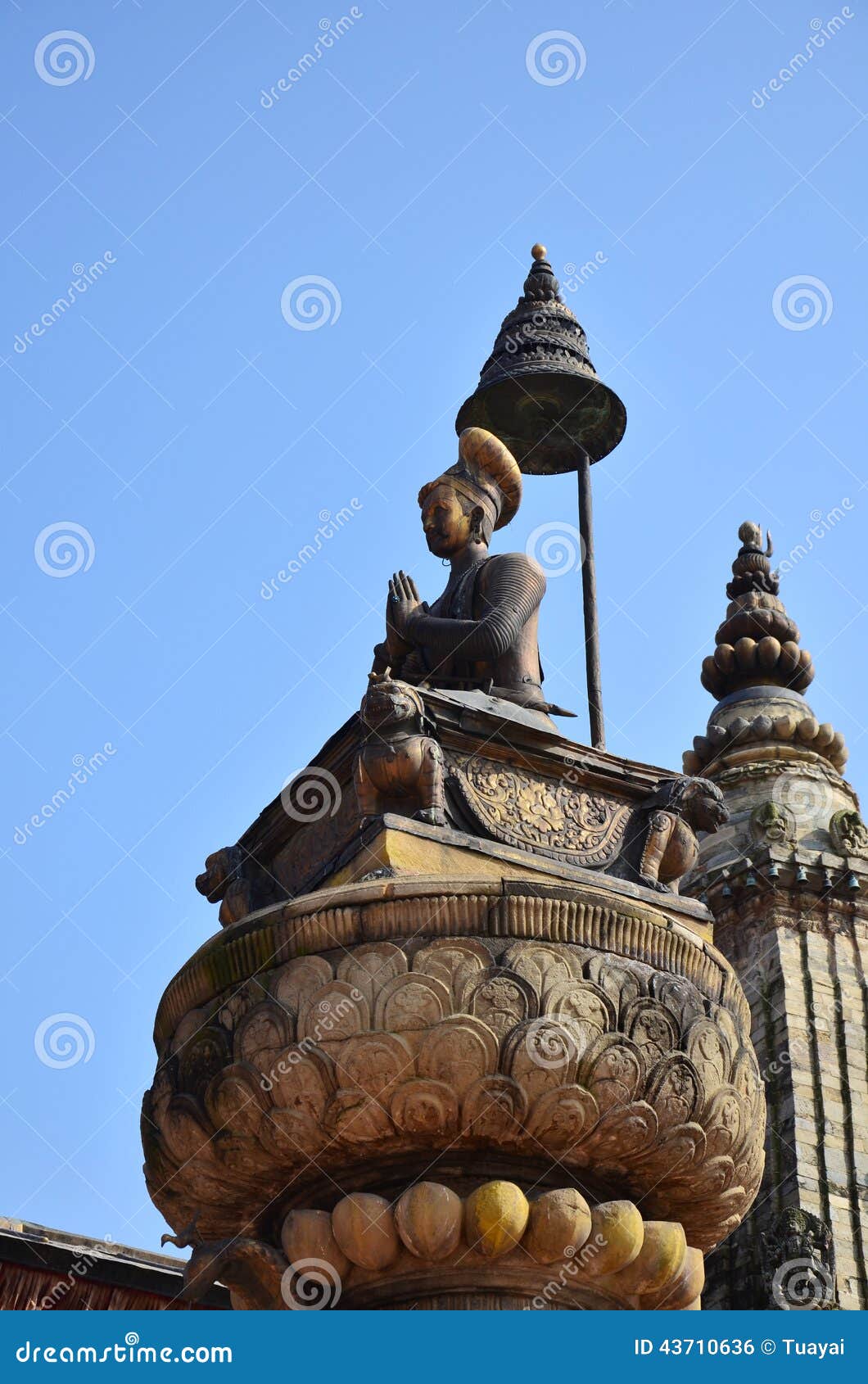 statue image king ranjit malla in bhaktapur durbar square