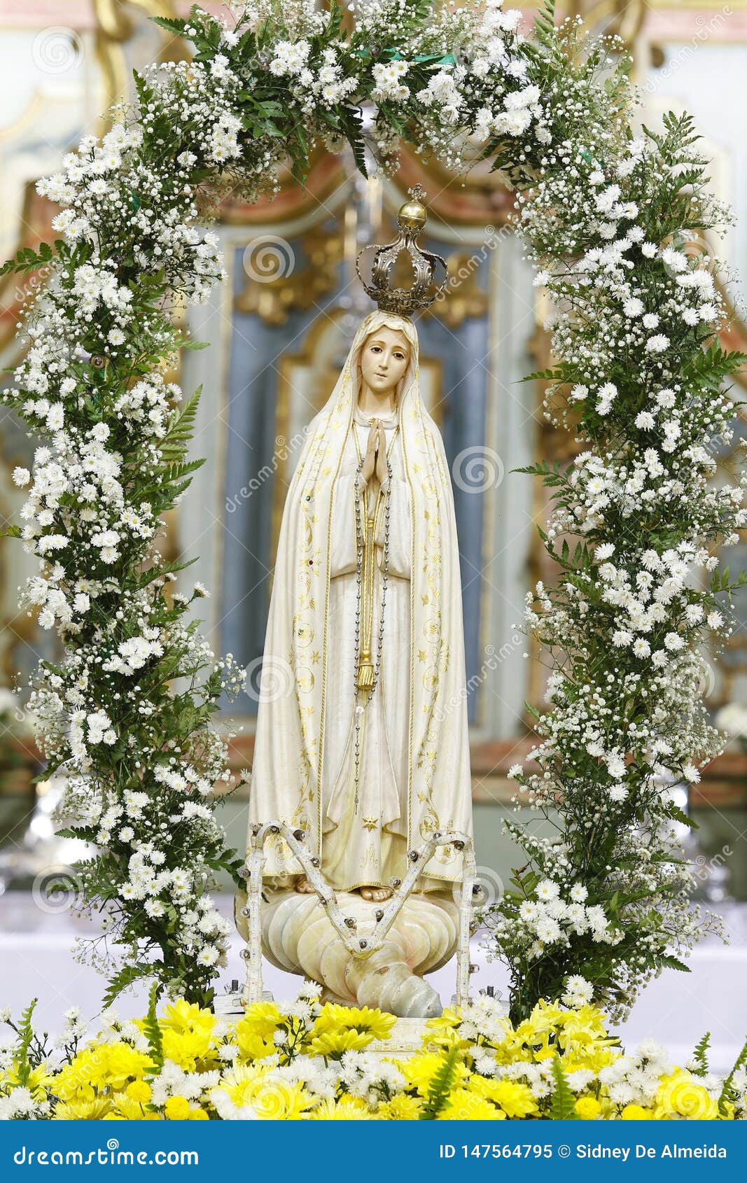 Statue of the Image of Our Lady of Fatima Stock Image - Image of ...