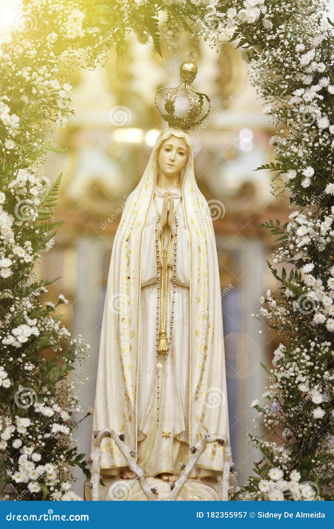 Statue of the Image of Our Lady of Fatima Stock Image - Image of ...