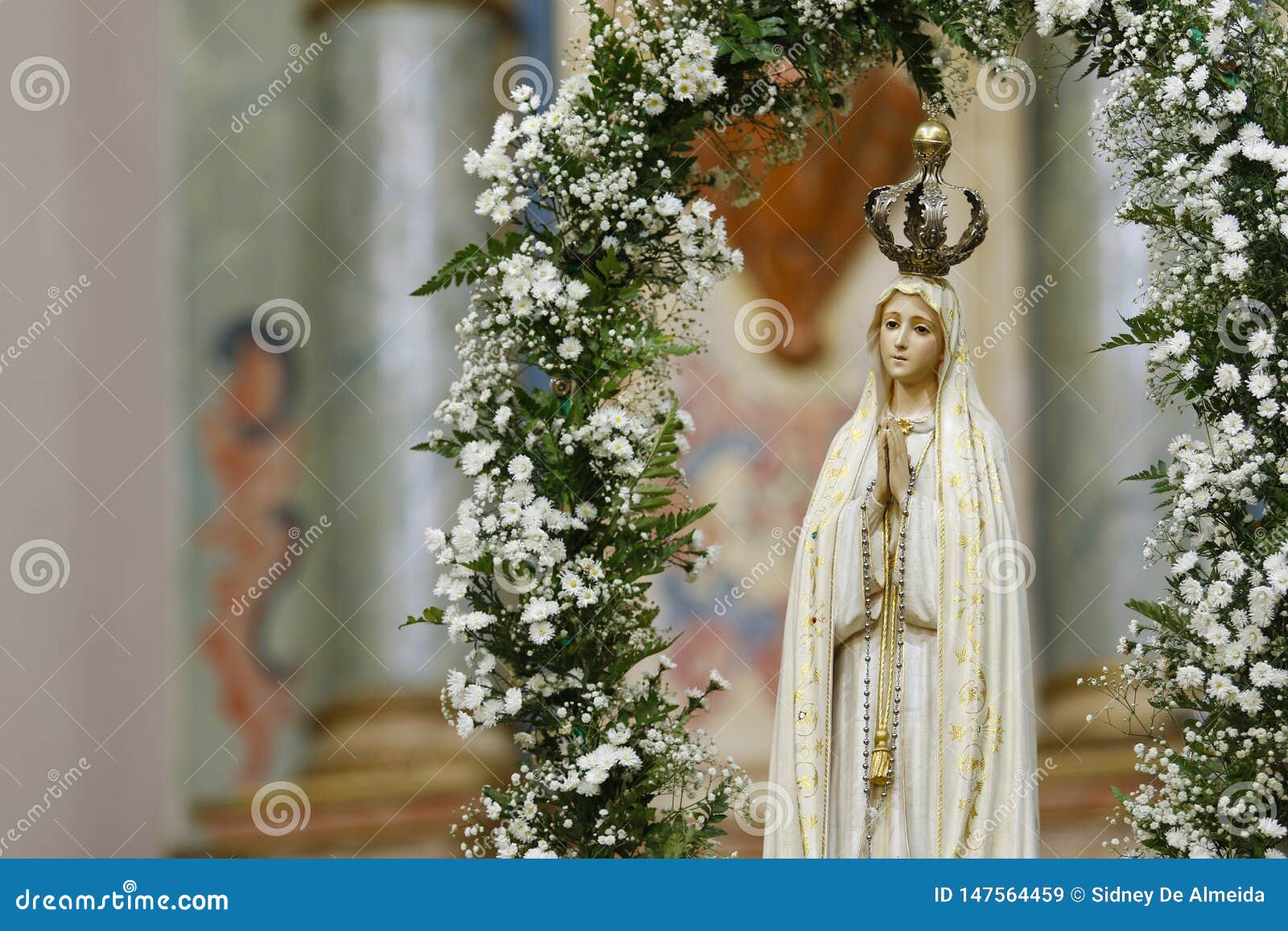 statue of the image of our lady of fatima