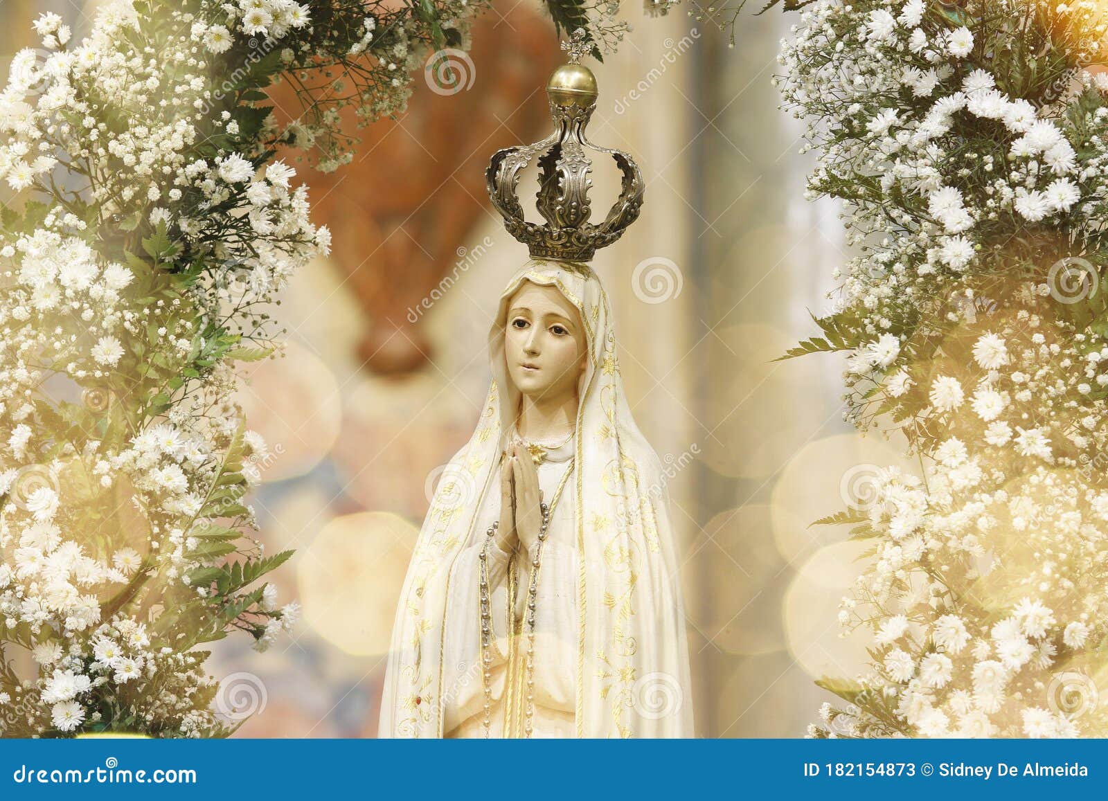 Statue of the Image of Our Lady of Fatima Stock Image - Image of ...