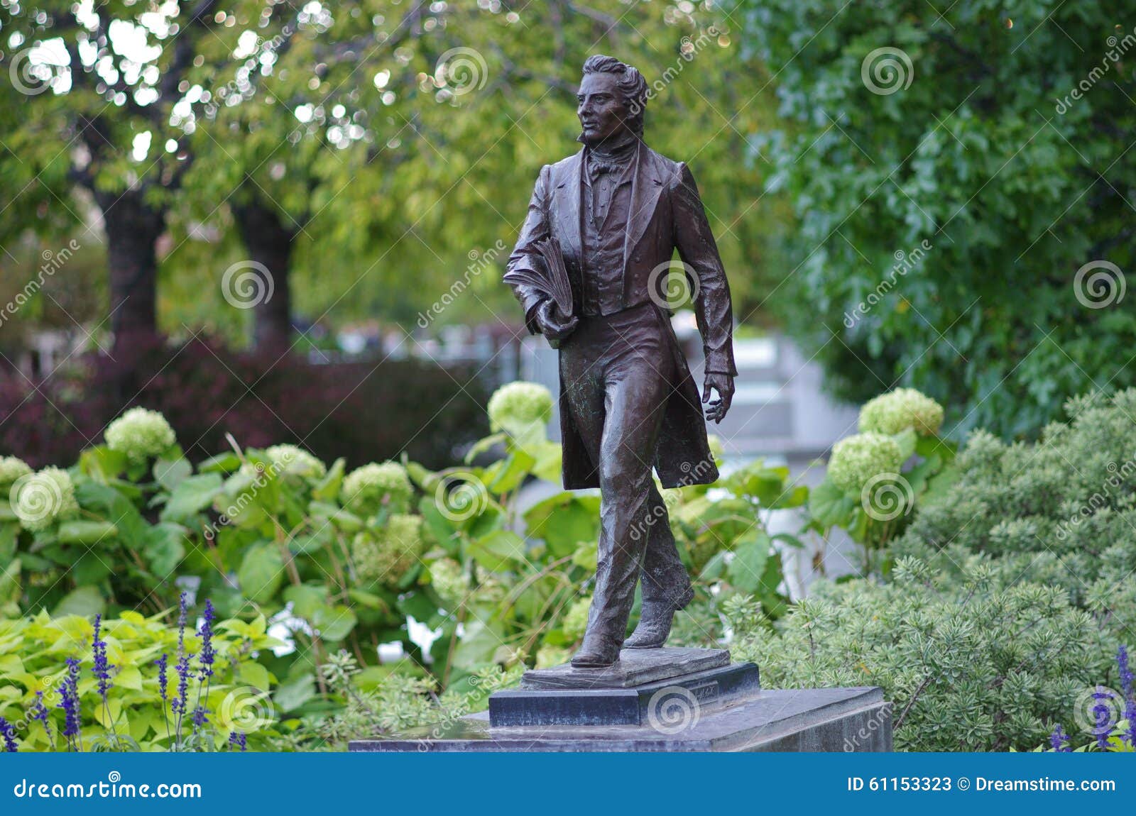 statue of joseph smith jr