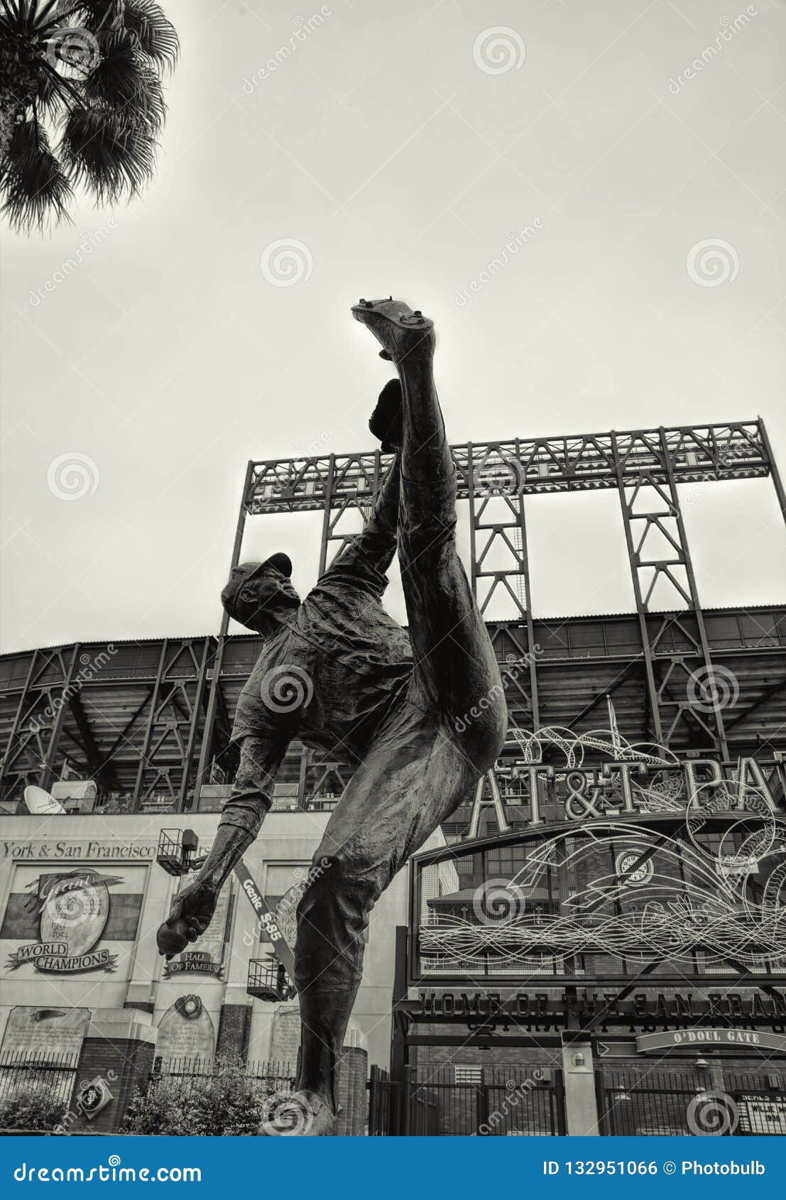 Statue of Juan Marichal Outside at&T Park in San Francisco Editorial Photo  - Image of giants, baseball: 132951066
