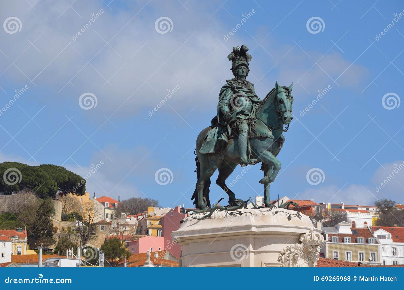 statue of king jose in praca do comercio lisbon