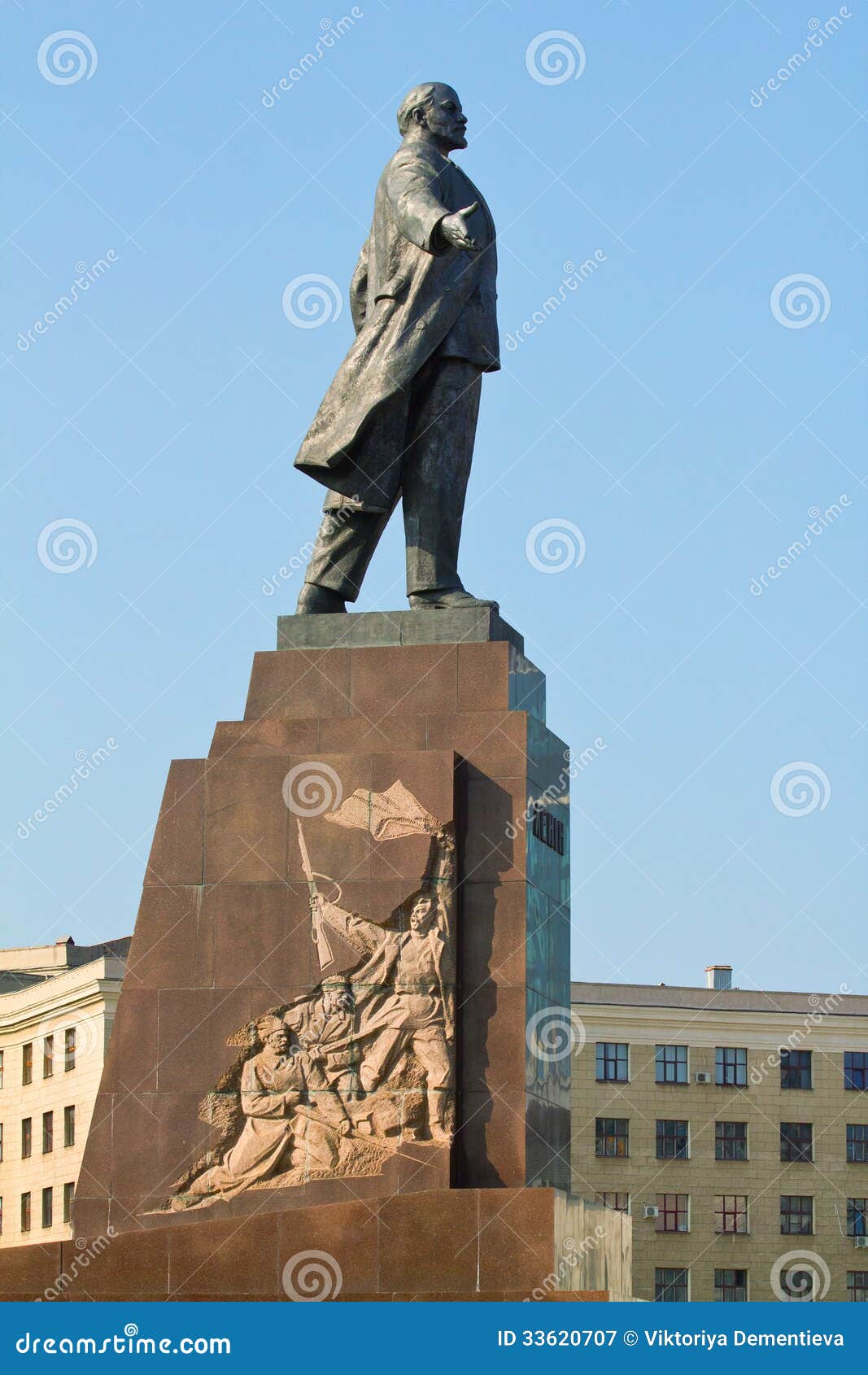 Statue of Lenin in Kharkov stock image. Image of suit 33620707