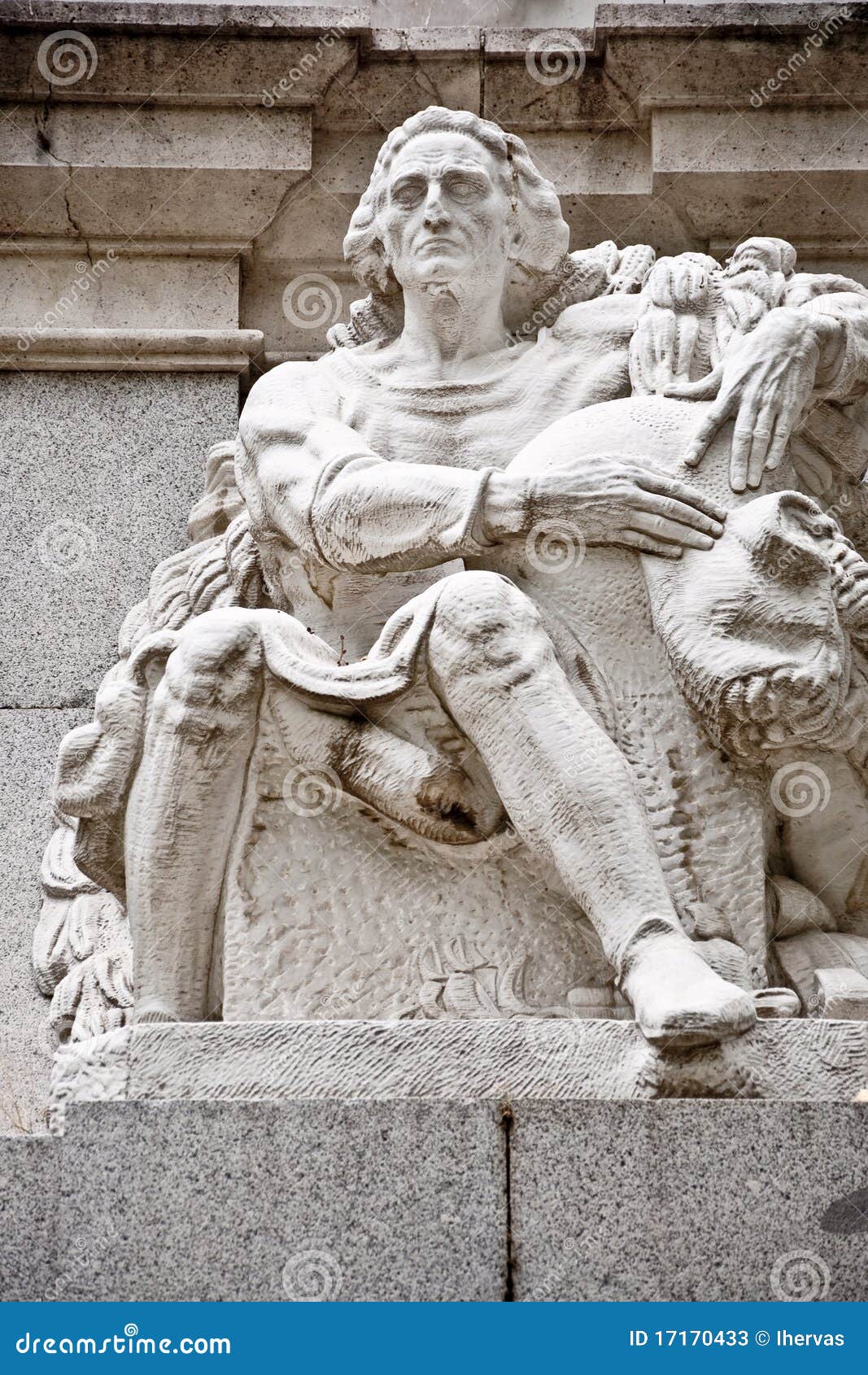 Statue of a man sitting stock image. Image of retiro 17170433