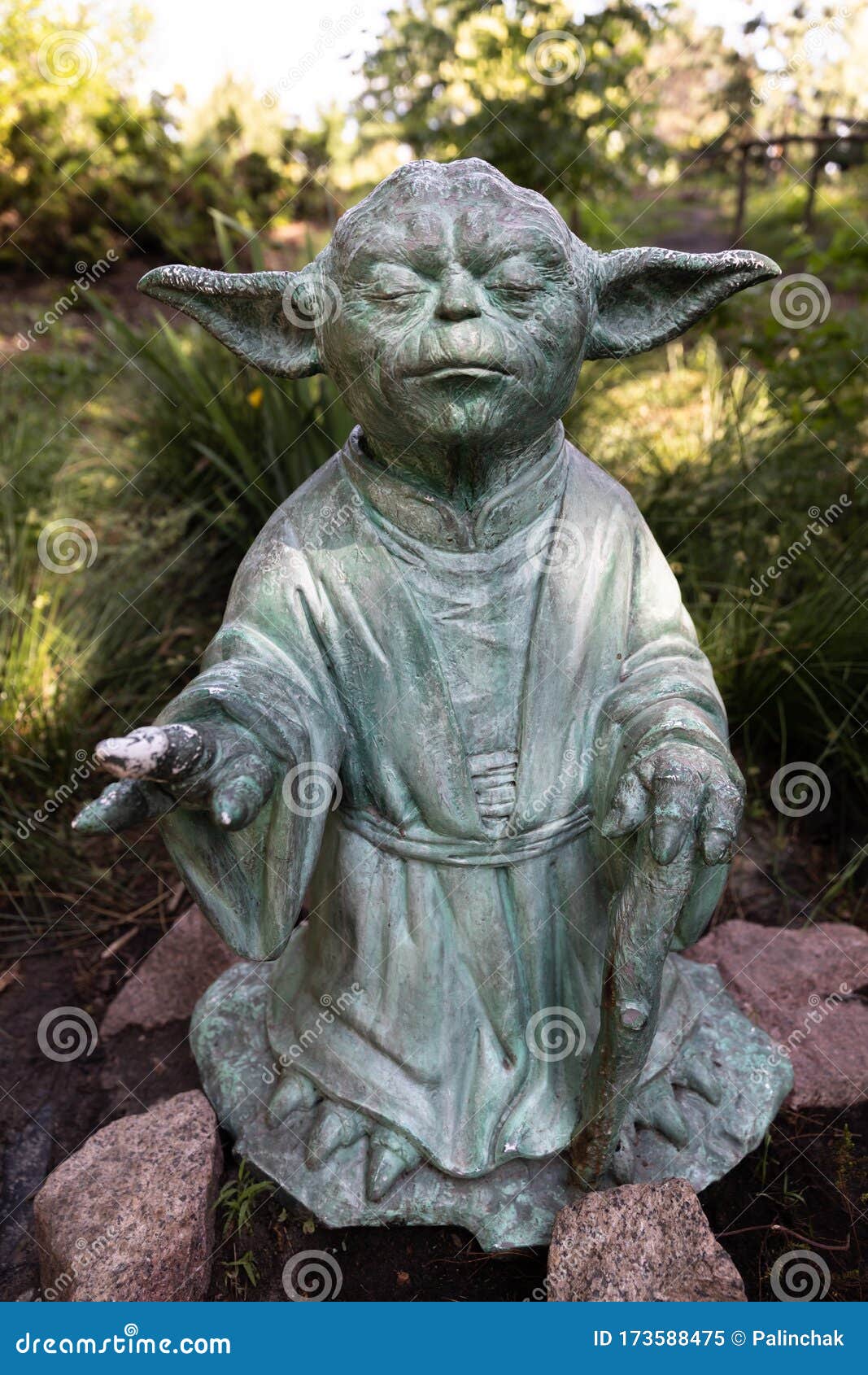 yoda garden statue