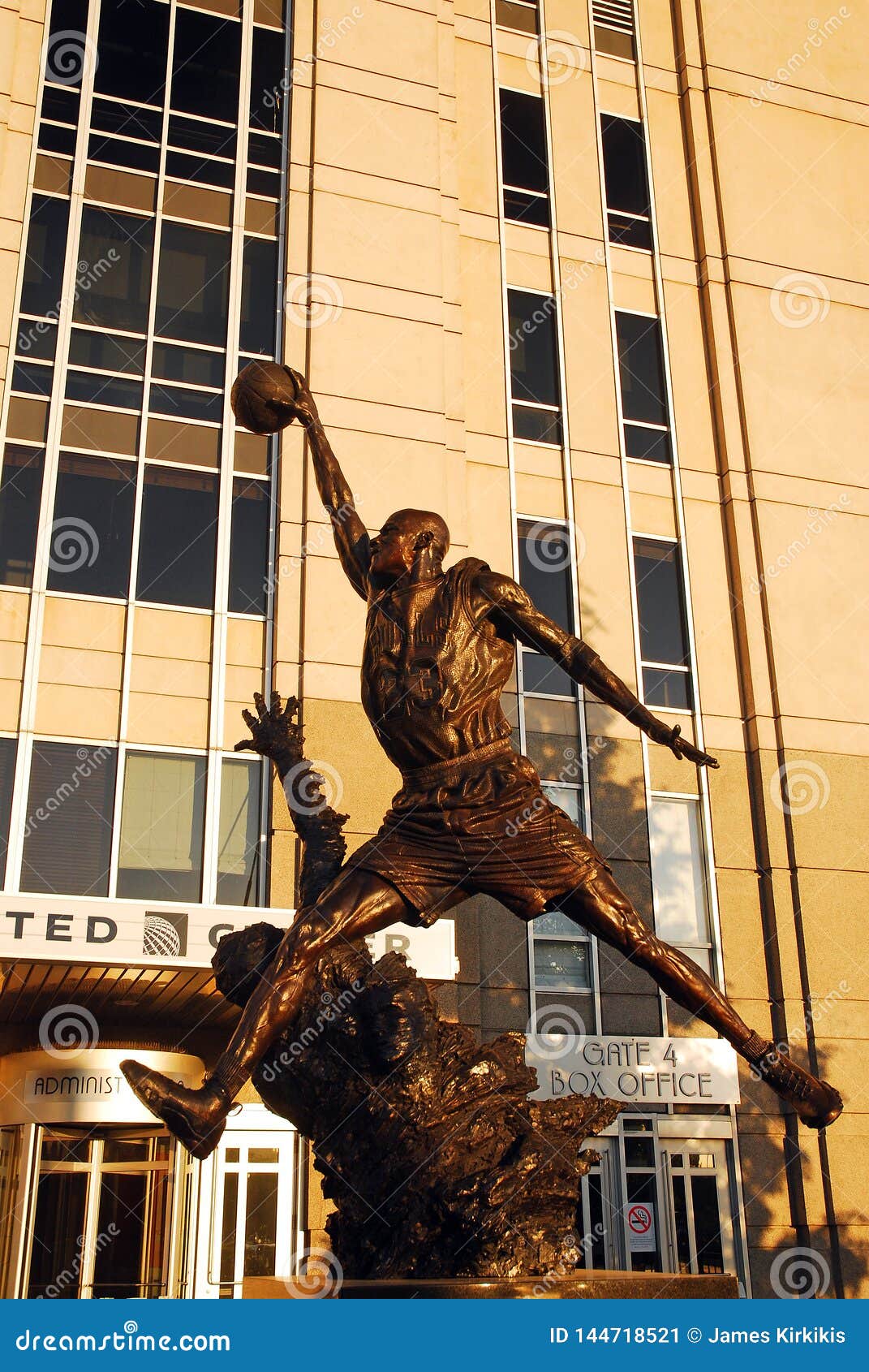 Specialize Pronoun Conjugate Michael Jordan Statue Photos - Free & Royalty-Free Stock Photos from  Dreamstime