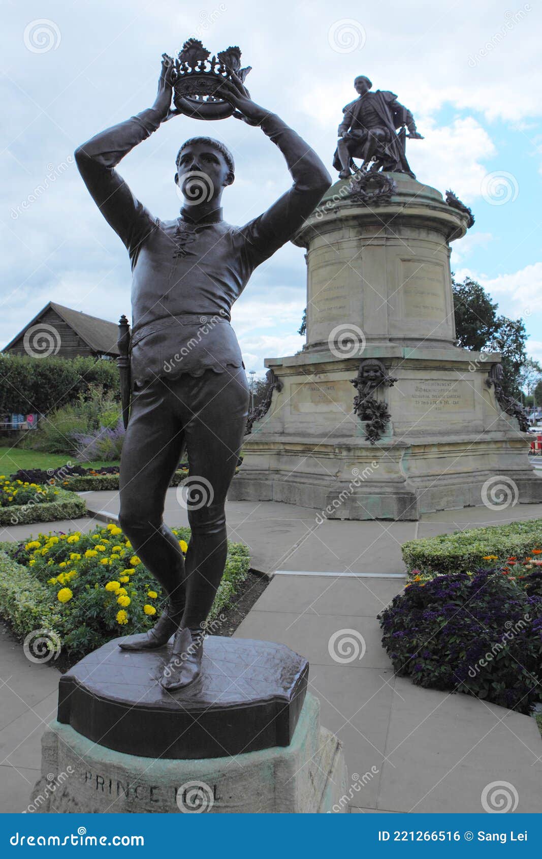 the statue of prince hal and shakespeare in the stratford upon avon